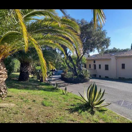 Location Dans Residence Calme, Proche Mer Кавалер-сюр-Мер Экстерьер фото